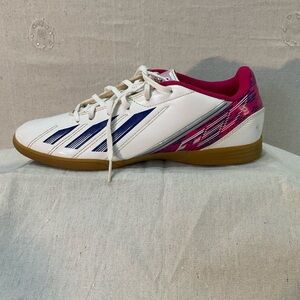 ADIDAS F5 SPORTS SHOE—-women’s 8.5 /  White Vivid Berry Blue-D67224 A++